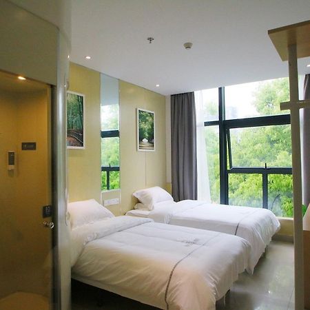 100 Inn Plus Pudong Airport Hotel Shanghai Exterior foto