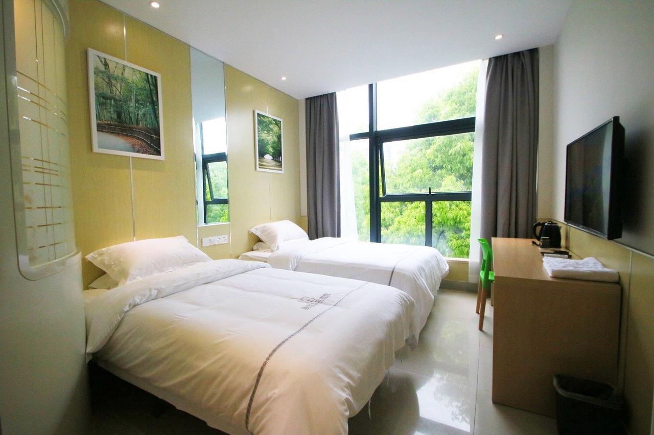 100 Inn Plus Pudong Airport Hotel Shanghai Exterior foto